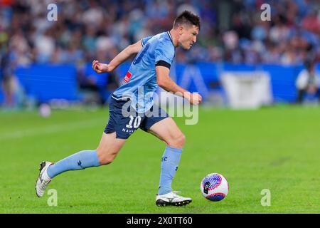 Sydney, Australie. 13 avril 2024. Joseph Lolley du Sydney FC contrôle le ballon lors du match de A-League RD24 masculin entre le Sydney FC et les Wanderers au stade Allianz le 13 avril 2024 à Sydney, Australie crédit : IOIO IMAGES/Alamy Live News Banque D'Images