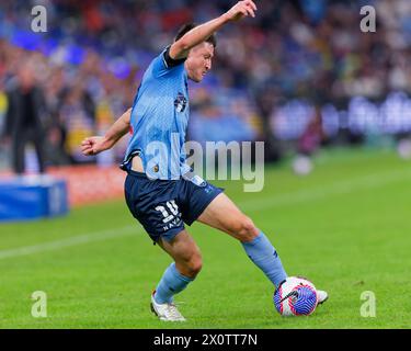 Sydney, Australie. 13 avril 2024. Joseph Lolley du Sydney FC contrôle le ballon lors du match de A-League RD24 masculin entre le Sydney FC et les Wanderers au stade Allianz le 13 avril 2024 à Sydney, Australie crédit : IOIO IMAGES/Alamy Live News Banque D'Images