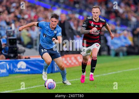 Sydney, Australie. 13 avril 2024. Joseph Lolley du Sydney FC contrôle le ballon lors du match de A-League RD24 masculin entre le Sydney FC et les Wanderers au stade Allianz le 13 avril 2024 à Sydney, Australie crédit : IOIO IMAGES/Alamy Live News Banque D'Images