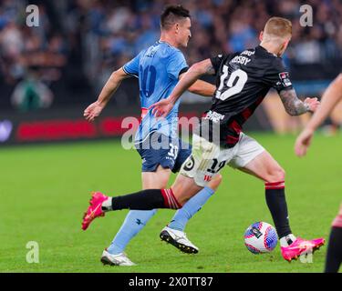 Sydney, Australie. 13 avril 2024. Joseph Lolley du Sydney FC contrôle le ballon lors du match de A-League RD24 masculin entre le Sydney FC et les Wanderers au stade Allianz le 13 avril 2024 à Sydney, Australie crédit : IOIO IMAGES/Alamy Live News Banque D'Images