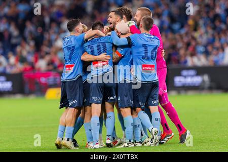 Sydney, Australie. 13 avril 2024. Les joueurs du Sydney FC célèbrent la victoire après le match de A-League RD24 masculin entre le Sydney FC et les Wanderers au stade Allianz le 13 avril 2024 à Sydney, Australie crédit : IOIO IMAGES/Alamy Live News Banque D'Images