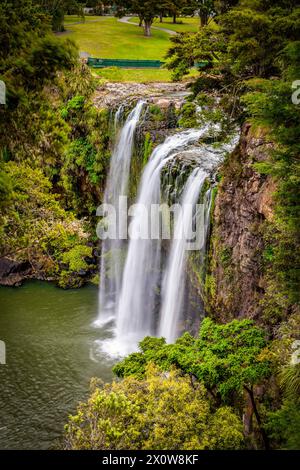 Whangarei Falls sur la rivière Hatea dans Northland, New Zealand. Banque D'Images