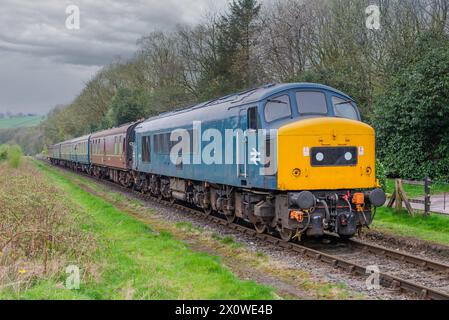 Locomotive diesel de classe 45 45108 `Peak` de la British Railways sur le réseau ELR East Lancashire Railway Banque D'Images