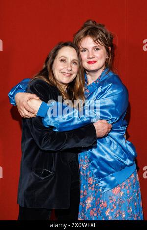 Die DEUTSCHE FILMAKADEMIE lädt zum Nominiertenabend des DEUTSCHEN FILMPREISES 2024 Alina Stiegler und Barbara Philipp beim Lola Nominiertenabend des Deutschen Filmpreises 2024 in der Bar Brass AM 13.04.2024 in Berlin. *** La DEUTSCHE FILMAKADEMIE vous invite à la soirée des nominés du PRIX DU FILM ALLEMAND 2024 Alina Stiegler et Barbara Philipp à la soirée des nominés Lola du Prix du film allemand 2024 au Bar Brass le 13 avril 2024 à Berlin Copyright : xEventpressxKochanx Banque D'Images