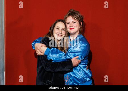 Die DEUTSCHE FILMAKADEMIE lädt zum Nominiertenabend des DEUTSCHEN FILMPREISES 2024 Alina Stiegler und Barbara Philipp beim Lola Nominiertenabend des Deutschen Filmpreises 2024 in der Bar Brass AM 13.04.2024 in Berlin. *** La DEUTSCHE FILMAKADEMIE vous invite à la soirée des nominés du PRIX DU FILM ALLEMAND 2024 Alina Stiegler et Barbara Philipp à la soirée des nominés Lola du Prix du film allemand 2024 au Bar Brass le 13 avril 2024 à Berlin Copyright : xEventpressxKochanx Banque D'Images