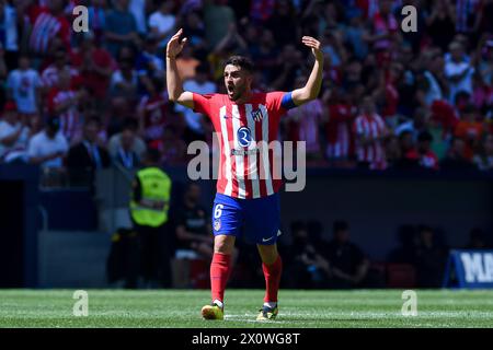 Madrid, Espagne. 13 avril 2024. Le Koke de l'Atletico de Madrid célèbre lors d'un match de football de la Liga entre l'Atletico de Madrid et le Girona FC à Madrid, en Espagne, le 13 avril 2024. Crédit : Gustavo Valiente/Xinhua/Alamy Live News Banque D'Images