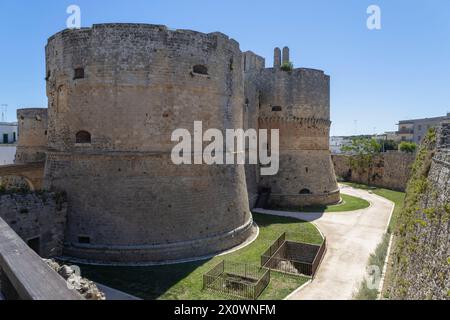 Le château aragonais dans la ville d'Otrante, province de Lecce, Pouilles, Italie Banque D'Images