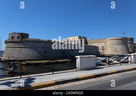 GALLIPOLI, ITALIE, 16 JUILLET 2022 - vue du château de Gallipoli, province de Lecce, Pouilles, Italie Banque D'Images