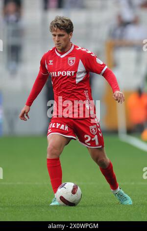 Istanbul, Turquie. 13 avril 2024. Istanbul, Turquie, 13 avril 2024 : Carlo Holse (21 Samsunspor) lors du match de football de la Super League turque entre Besiktas et Samsunspor au stade Tupras, Turquie. (EO/SPP) crédit : photo de presse sportive SPP. /Alamy Live News Banque D'Images