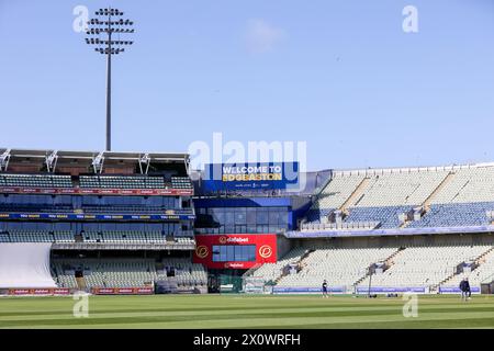 Birmingham, Royaume-Uni. 14 avril 2024. Une vue du terrain pendant le jour 3 du match de Vitality County Championship Division One entre Warwickshire CCC et Durham CCC à Edgbaston Cricket Ground, Birmingham, Angleterre le 14 avril 2024. Photo de Stuart Leggett. Utilisation éditoriale uniquement, licence requise pour une utilisation commerciale. Aucune utilisation dans les Paris, les jeux ou les publications d'un club/ligue/joueur. Crédit : UK Sports pics Ltd/Alamy Live News Banque D'Images