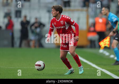 Istanbul, Turquie. 13 avril 2024. Istanbul, Turquie, 13 avril 2024 : Carlo Holse (21 Samsunspor) lors du match de football de la Super League turque entre Besiktas et Samsunspor au stade Tupras, Turquie. (EO/SPP) crédit : photo de presse sportive SPP. /Alamy Live News Banque D'Images