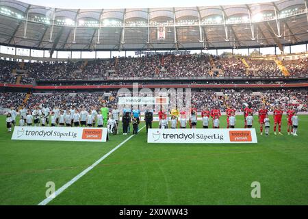 Istanbul, Turquie. 13 avril 2024. Istanbul, Turquie, 13 avril 2024 : joueurs de Besiktas et Samsunspor lors du match de football de la Super League turque entre Besiktas et Samsunspor au stade Tupras, Turquie. (EO/SPP) crédit : photo de presse sportive SPP. /Alamy Live News Banque D'Images