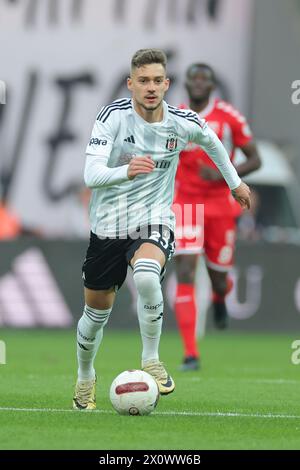 Istanbul, Turquie. 13 avril 2024. Istanbul, Turquie, 13 avril 2024 : Ernest Muci (23 Besiktas) lors du match de football de la Super League turque entre Besiktas et Samsunspor au stade Tupras, Turquie. (EO/SPP) crédit : photo de presse sportive SPP. /Alamy Live News Banque D'Images