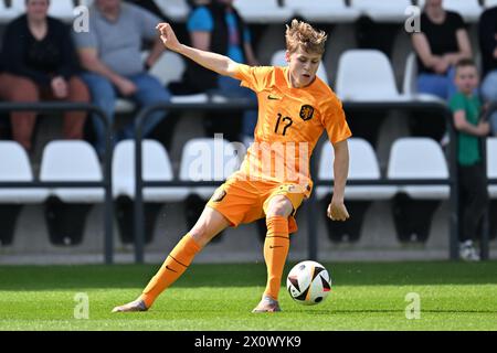 SIL Blokhuis (17 ans) des pays-Bas photographié lors d'un match amical de football entre les équipes nationales des moins de 16 ans futures des pays-Bas et de Belgique le samedi 13 avril 2024 à Tubize , Belgique . PHOTO SPORTPIX | David Catry Banque D'Images