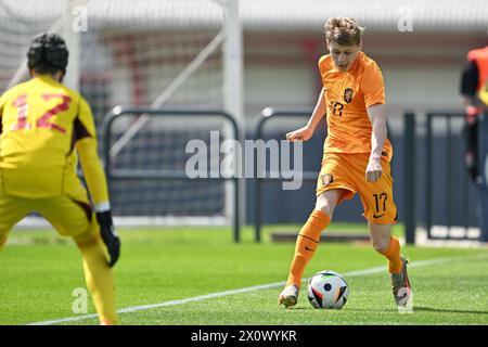 SIL Blokhuis (17 ans) des pays-Bas photographié lors d'un match amical de football entre les équipes nationales des moins de 16 ans futures des pays-Bas et de Belgique le samedi 13 avril 2024 à Tubize , Belgique . PHOTO SPORTPIX | David Catry Banque D'Images