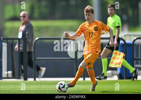 SIL Blokhuis (17 ans) des pays-Bas photographié lors d'un match amical de football entre les équipes nationales des moins de 16 ans futures des pays-Bas et de Belgique le samedi 13 avril 2024 à Tubize , Belgique . PHOTO SPORTPIX | David Catry Banque D'Images