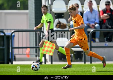 SIL Blokhuis (17 ans) des pays-Bas photographié lors d'un match amical de football entre les équipes nationales des moins de 16 ans futures des pays-Bas et de Belgique le samedi 13 avril 2024 à Tubize , Belgique . PHOTO SPORTPIX | David Catry Banque D'Images