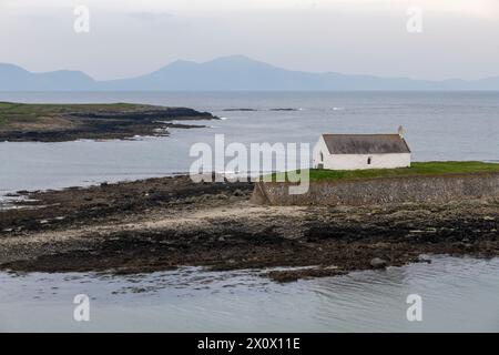 Église St Cwyfan à Porth Cwyfan près d'Aberffraw, Anglesey, Nord du pays de Galles. Banque D'Images