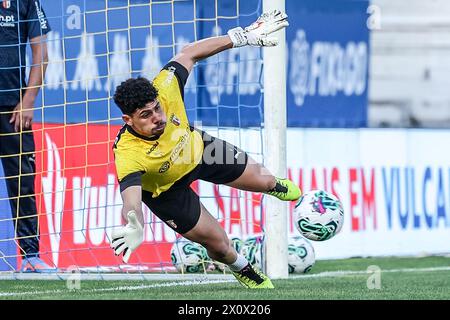 Estoril, Portugal, 13 avril 2024 : Matheus (1 SC Braga) en action lors de l'échauffement dans le match Betclic Liga Portugal entre GD Estoril Praia vs SC Braga à l'Estadio Antonio Coimbra da Mota, Estoril, Portugal (João Bravo / SPP) Banque D'Images