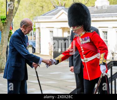 Londres, Royaume-Uni. 14 avril 2024. SAR le duc de Kent arrive pour assister au défilé du dimanche noir des Scots Guards dans sa 50e année comme colonel du régiment. Le défilé a eu lieu à la chapelle des gardes, au mémorial des gardes, et à Wellington Barracks, Westminster. Le dimanche noir est un moment fort de l'année pour le régiment, dont l'histoire remonte à 1642. C'est leur service annuel du dimanche du souvenir et la parade où ils rendent hommage à tous ceux qui sont allés avant, Credit : Guy Bell/Alamy Live News Banque D'Images