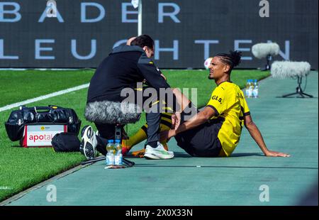 Sports, football, Bundesliga, 2023/2024, Borussia Moenchengladbach v. BVB Borussia Dortmund 1-2, stade Borussia Park, blessé Sebastien Haller (BVB) remplacé après 10 minutes déjà, la RÉGLEMENTATION DFL INTERDIT TOUTE UTILISATION DE PHOTOGRAPHIES COMME SÉQUENCES D'IMAGES ET/OU QUASI-VIDÉO Banque D'Images