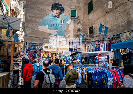 La murale Maradona et le sanctuaire dans la via Emanuele de DEO, Naples, Italie Banque D'Images