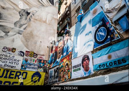 La murale Maradona et le sanctuaire dans la via Emanuele de DEO, Naples, Italie Banque D'Images