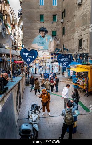 La murale Maradona et le sanctuaire dans la via Emanuele de DEO, Naples, Italie Banque D'Images