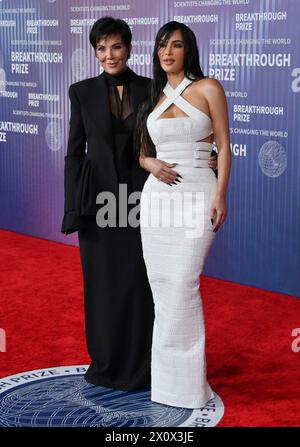 Kris Jenner (à gauche) et Kim Kardashian assistent à la 10e cérémonie annuelle du Prix Breakthrough à l'Academy Museum of Motion Pictures à Los Angeles le samedi 13 avril 2024. La cérémonie honore les personnalités scientifiques et mathématiques acclamées. Le Prix de la percée célèbre les réalisations de recherche des plus grands scientifiques du monde, décernant plus de 15 millions de dollars en prix chaque année. Chaque prix révolutionnaire est de 3 millions de dollars et est présenté dans les domaines des sciences de la vie, de la physique fondamentale et des mathématiques. Photo de Jim Ruymen/UPI Banque D'Images