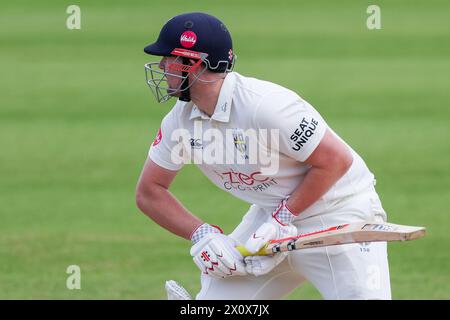 Birmingham, Royaume-Uni. 14 avril 2024. Alex Lees de Durham en action lors de la troisième journée du Vitality County Championship Division One match entre Warwickshire CCC et Durham CCC à Edgbaston Cricket Ground, Birmingham, Angleterre, le 14 avril 2024. Photo de Stuart Leggett. Utilisation éditoriale uniquement, licence requise pour une utilisation commerciale. Aucune utilisation dans les Paris, les jeux ou les publications d'un club/ligue/joueur. Crédit : UK Sports pics Ltd/Alamy Live News Banque D'Images