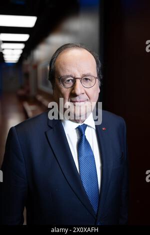 Paris, France. 14 avril 2024. Portrait de l'ancien président français François Hollande en prévision d'une interview pour dimanche en politique sur France 3 à Paris, France le 14 avril 2024, à Paris, France. Photo de Raphael Lafargue/ABACAPRESS.COM crédit : Abaca Press/Alamy Live News Banque D'Images