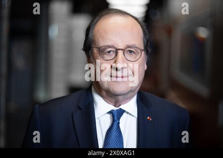Paris, France. 14 avril 2024. Portrait de l'ancien président français François Hollande en prévision d'une interview pour dimanche en politique sur France 3 à Paris, France le 14 avril 2024, à Paris, France. Photo de Raphael Lafargue/ABACAPRESS.COM crédit : Abaca Press/Alamy Live News Banque D'Images