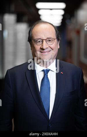Paris, France. 14 avril 2024. Portrait de l'ancien président français François Hollande en prévision d'une interview pour dimanche en politique sur France 3 à Paris, France le 14 avril 2024, à Paris, France. Photo de Raphael Lafargue/ABACAPRESS.COM crédit : Abaca Press/Alamy Live News Banque D'Images