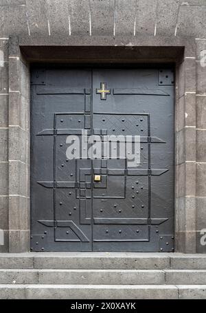Krefeld, Kunst im öffentlichen Raum : Ewald Mataré, Westportal der Alten Kirche, 1952 Objekt-Nummer 370 Banque D'Images