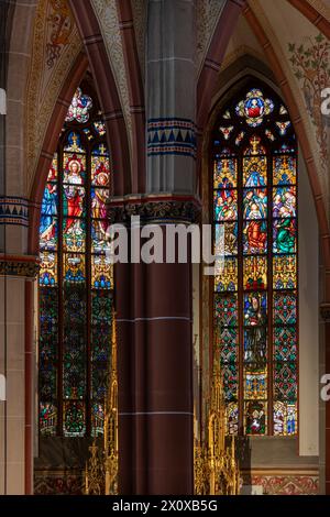 Krefeld, Kunst im öffentlichen Raum : équipé Dionysius dans Hüls, 2 Fenster im Chor des 19. Jahrhundert Banque D'Images