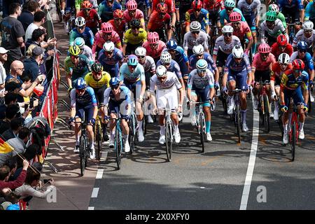 VALKENBURG - le groupe de tête avec Mathieu van der Poel sur le Cauberg lors de l'Amstel Gold Race 2024 le 14 avril 2024 à Valkenburg, pays-Bas. Cette course cycliste d'une journée fait partie de l'UCI WorldTour. ANP VINCENT JANNINK Banque D'Images