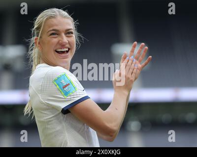 Londres, Royaume-Uni. 14 avril 2024. Londres, Angleterre, 14 avril 2024 : Charlotte Grant (2 Tottenham Hotspur) après le match de la FA Cup Adobe Womens entre Tottenham Hotspur et Leicester City au Tottenham Hotspur Stadium à Londres, Angleterre (Jay Patel/SPP) crédit : SPP Sport Press photo. /Alamy Live News Banque D'Images