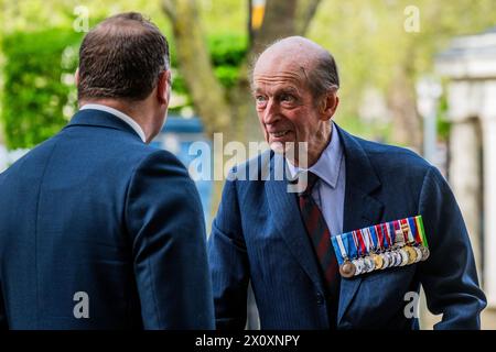 Londres, Royaume-Uni. 14 avril 2024. SAR le duc de Kent arrive pour assister au défilé du dimanche noir des Scots Guards dans sa 50e année comme colonel du régiment. Le défilé a eu lieu à la chapelle des gardes, au mémorial des gardes, et à Wellington Barracks, Westminster. Le dimanche noir est un moment fort de l'année pour le régiment, dont l'histoire remonte à 1642. C'est leur service annuel du dimanche du souvenir et la parade où ils rendent hommage à tous ceux qui sont allés avant, Credit : Guy Bell/Alamy Live News Banque D'Images