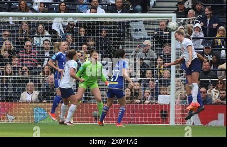 Londres, Royaume-Uni. 14 avril 2024. LONDRES, ANGLETERRE - Martha Thomas de Tottenham Hotspur Women marque le but gagnant lors de la demi-finale de la FA Cup Adobe Women's FA Cup match de football entre Tottenham Hotspur Women et Leicester City Women au Tottenham Stadium de Londres le 14 avril 2024 crédit : action Foto Sport/Alamy Live News Banque D'Images