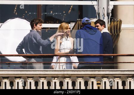 Zendaya, Mike Faist, Josh O'Connor et Luca Guadagnino arrivent à Piazza Duomo pour la photocall de la première italienne de Challengers à Milan, Italie, le 14 avril 2024. (Photo de Alessandro Bremec/NurPhoto) Banque D'Images