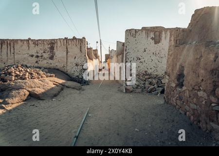 Rue dans le village nubien près d'Assouan Egypte Afrique Banque D'Images