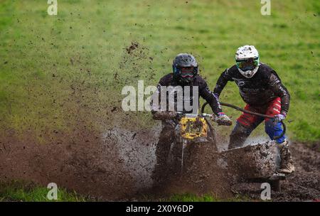 Action du MotoX 3 Counties Spring Vintage Scramble à Hill End dans le Worcestershire. Date de la photo : dimanche 14 avril 2024. Banque D'Images