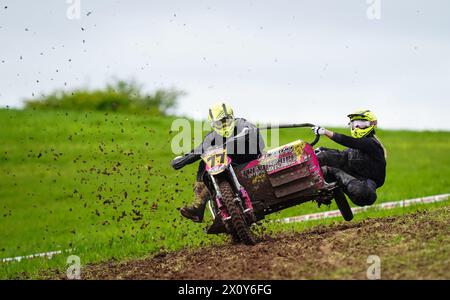 Action du MotoX 3 Counties Spring Vintage Scramble à Hill End dans le Worcestershire. Date de la photo : dimanche 14 avril 2024. Banque D'Images