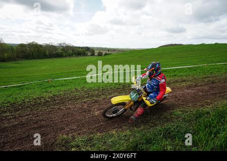 Action du MotoX 3 Counties Spring Vintage Scramble à Hill End dans le Worcestershire. Date de la photo : dimanche 14 avril 2024. Banque D'Images