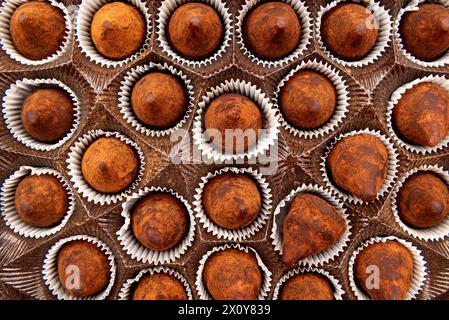 Bonbons sucrés dans une boîte. Vue de dessus. Bonbons Banque D'Images