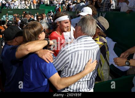 Roquebrune Cap Martin, France. 14 avril 2024. © PHOTOPQR/NICE MATIN/Jean François Ottonello ; Roquebrune-Cap-Martin ; 14/04/2024 ; finale Rolex Monte-Carlo Masters - Stefanos Tsitsipas avec son entourage finale le huitième jour du Rolex Monte-Carlo Masters au Monte-Carlo Country Club le 14 avril 2024 à Monte-Carlo, Monaco crédit : MAXPPP/Alamy Live News Banque D'Images