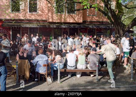 La Maison, Cafe am Paul-Lincke-Ufer in Kreuzberg, Frühling, Berlin la Maison, Cafe am Paul-Lincke-Ufer in Kreuzberg, Frühling, Berlin *** la Maison, Cafe am Paul Lincke Ufer in Kreuzberg, Spring, Berlin la Maison, Cafe am Paul Lincke Ufer in Kreuzberg, Spring, Berlin Banque D'Images