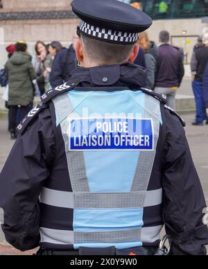 Police Scotland, agent de liaison de la police en service lors d'une manifestation de rue, Glasgow, Écosse, Royaume-Uni Banque D'Images