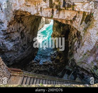 Le magnifique Sanctuaire Montagna Spaccata à Gaeta, Province de Latina, Latium, Italie. Banque D'Images