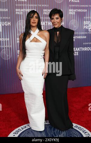 Kim Kardashian et Kris Jenner assistent à la cérémonie du prix Breakthrough 2024 à l'Academy Museum of Motion Pictures le 13 avril 2024 à Los Angeles, Californie. Photo : Crash/imageSPACE crédit : Imagespace/Alamy Live News Banque D'Images